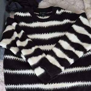 Faith & Zoe Black and White Knit Sweater